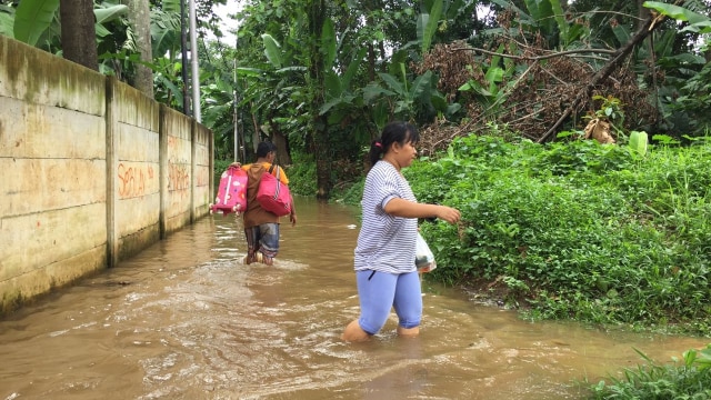 Banjir di Kampung Arus RT 12 (Foto: Reki Febrian/kumparan)