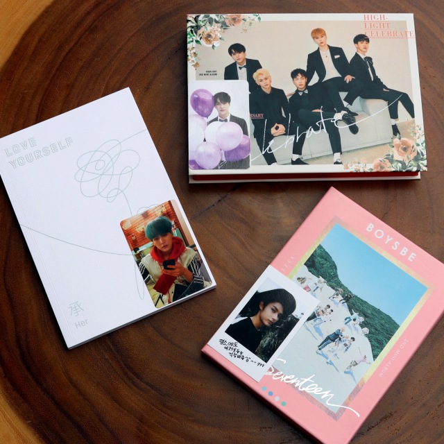Album dan Photocard K-Pop (Foto: Intan Alfitry Novian/kumparan)