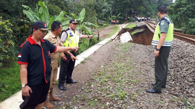 Jalur KA Sukabumi - Bogor terputus. (Foto: dok. Polres Bogor)