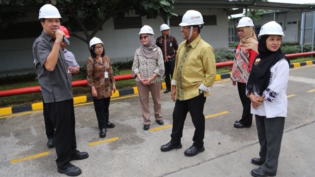 Para diplomat saksikan aktivitas Marunda Refinery (Foto: Dok. Salih Husin)