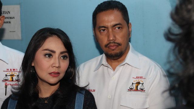 Tessa Kaunang dan Sunan Kalijaga. (Foto: Munady Widjaja)