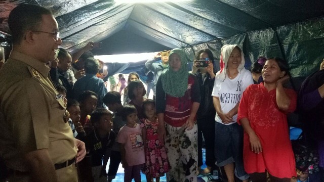 Anies menemui warga di Kampung Arus (Foto: Nabilla Fatihara/kumparan)