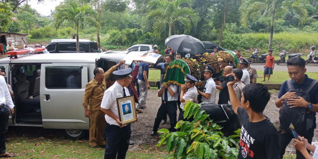 Korban Longsor Underpass Soetta, Dimakamkan Di TPU Cengkok Kota Serang