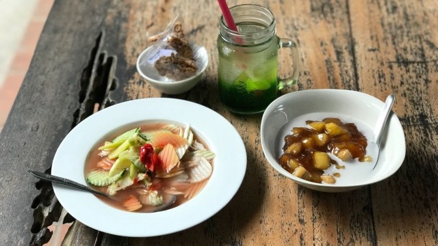 Menikmati Jajanan Khas Bali Di Warung Liligundi Kumparan Com
