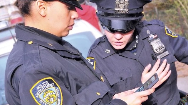Polisi New York Main Ponsel