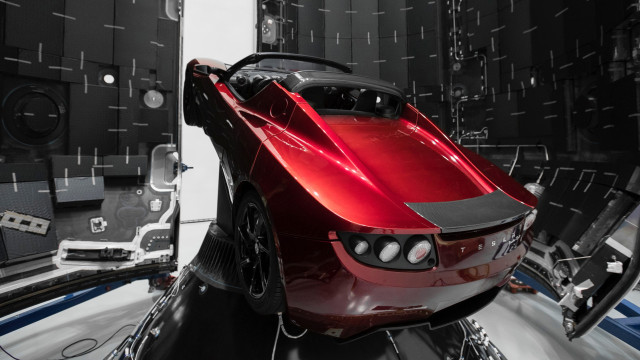 Tesla Roadster di dalam roket Falcon Heavy. (Foto: SpaceX)