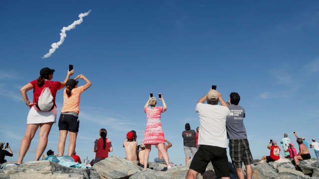 Peluncuran Roket Falcon Heavy milik SpaceX (Foto: REUTERS/Gregg Newton)
