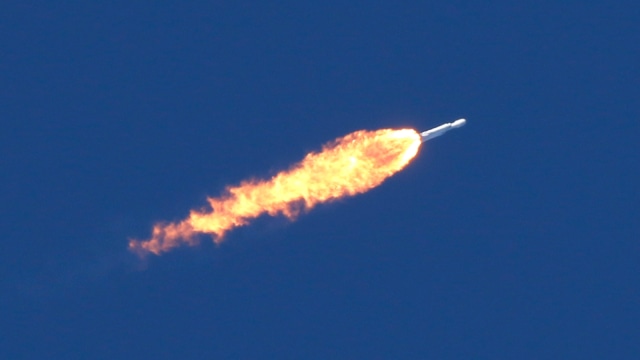 Peluncuran Roket Falcon Heavy milik SpaceX (Foto: REUTERS/Thom Baur)