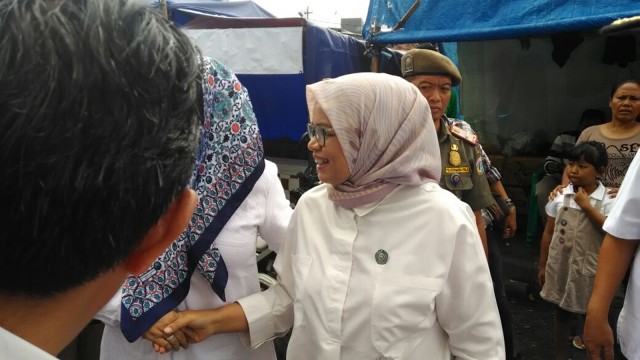 Cara Desainer Vivi Zubedi Ajak Perempuan untuk Tetap Produktif di Tengah Pandemi (214980)