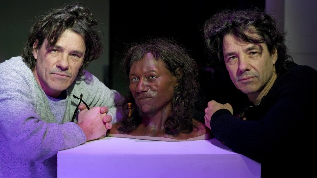 Model rekonstruksi Cheddar Man (Foto: Justin TALLIS/AFP)