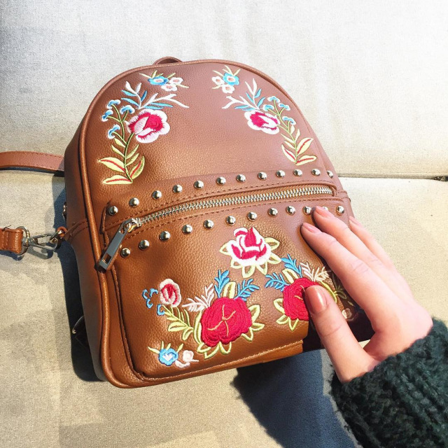 Tas dengan embroidery (Foto: Instagram @lizraixe)