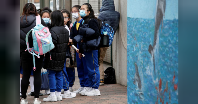 Pelajar Hongkong Meninggalkan Sekolah (Foto: REUTERS/Bobby Yip)