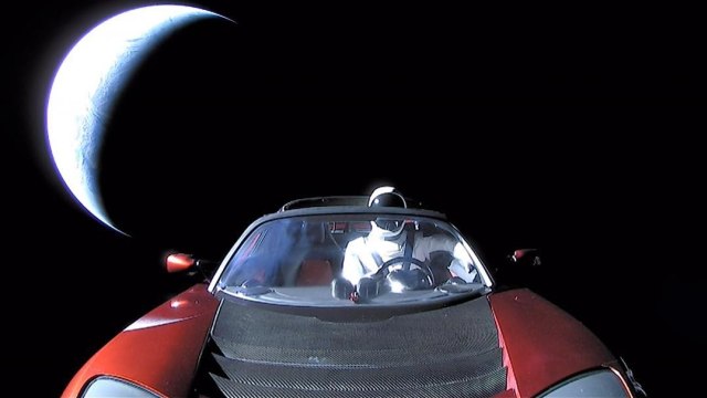 Starman dan mobil Tesla Roadster. (Foto: Elon Musk/Instagram)