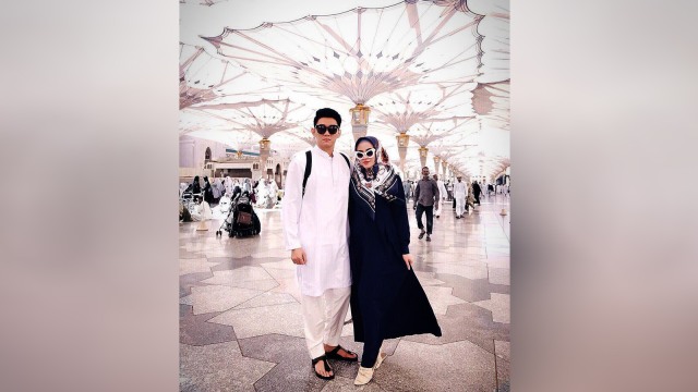 Ifan 'Seventeen' bersama istri (Foto: Instagram @ifanseventeen)