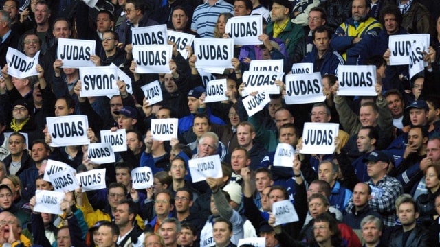 Kertas bertuliskan 'Judas' untuk Campbell. (Foto: AFP/Odd Andersen)