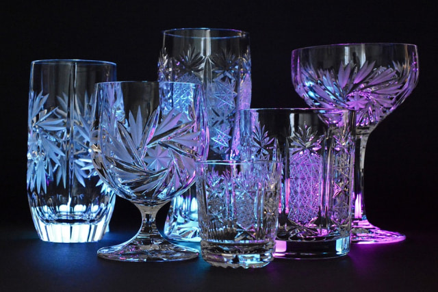 Gelas Kaca Bermotif Kristal (Foto: Pixabay)