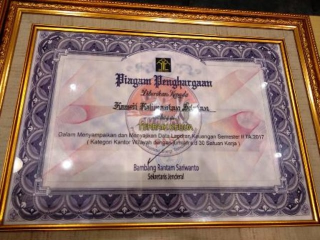Piagam penghargaan Kemenkumham Kalimantan Selatan (Foto: Kemenkumham)