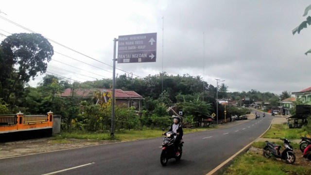 Pantai Ngedan, Pantai Eksotis dengan Nama yang Unik (1)