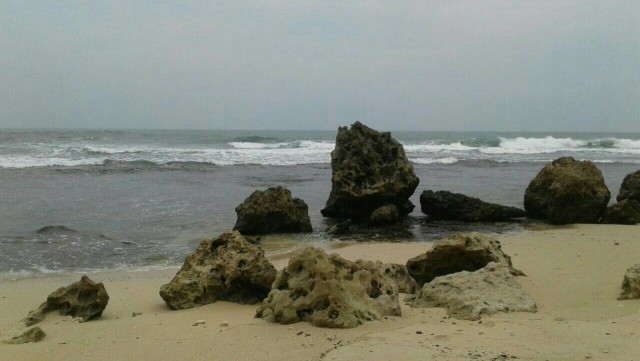 Pantai Ngedan, Pantai Eksotis dengan Nama yang Unik (3)