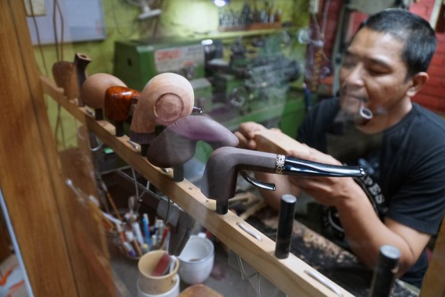 Menakar Rasa dalam Cangklong kumparan com Menakar Rasa dalam Cangklong kumparan com