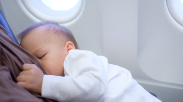 Bayi baru lahir naik pesawat  (Foto: Thinkstock)