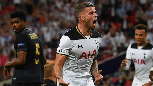 Alderweireld di Liga Champions. (Foto: Ben Stansall/AFP)