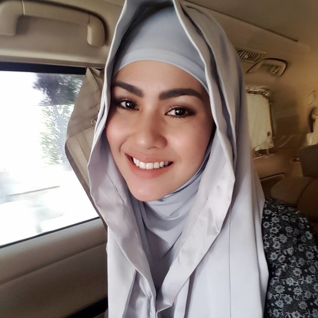 Kartika Putri berhijab (Foto: Instagram/@kartikaputriworld)