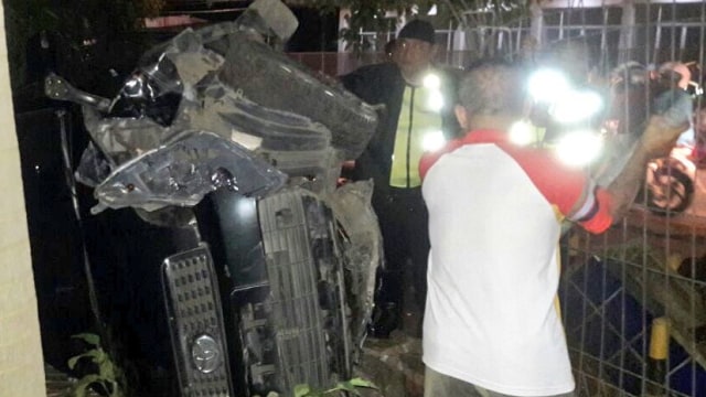Kecelakaan Toyota Rush di Cibubur (Foto: Twitter @TMCPoldaMetro)