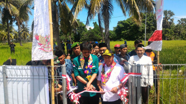 Dirjen EBTKE Rida Mulyana resmikan PLTS di Takalar (Foto: Dok. Kementerian ESDM)