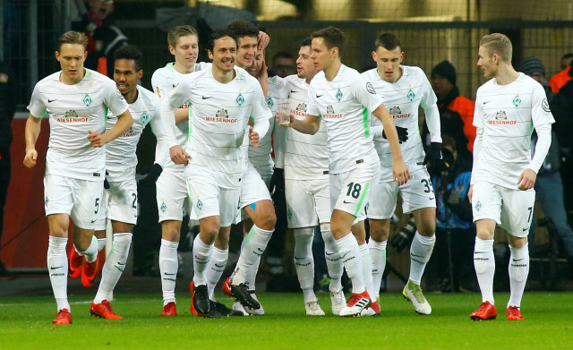 Pemain Bremen merayakan gol. (Foto: REUTERS/Thilo Schmuelgen)
