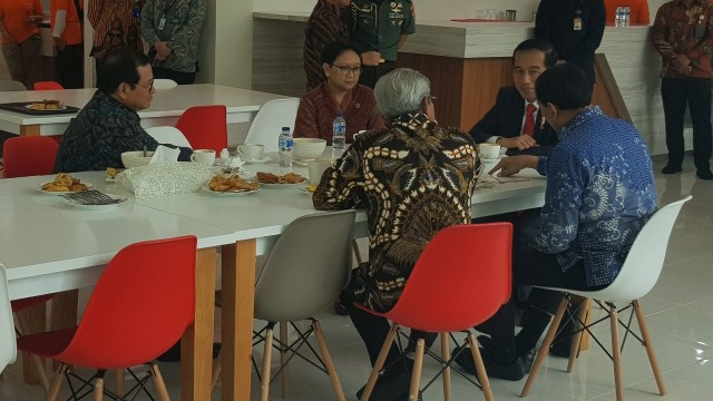 Jokowi Minum Kopi di Kantin Diplomasi Kemlu (Foto: Dok. Istimewa)