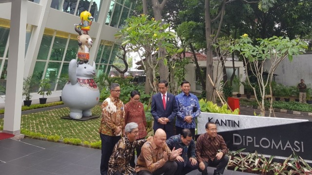 Jokowi Minum Kopi di Kantin Diplomasi Kemlu (Foto: Dok. Istimewa)
