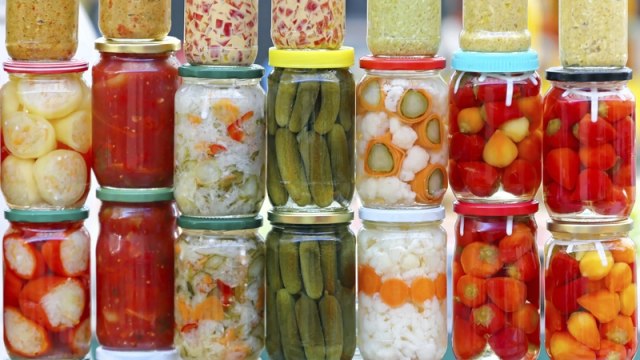 Ilustrasi menyimpan makanan fermentasi (Foto: Dok. Thinkstock)