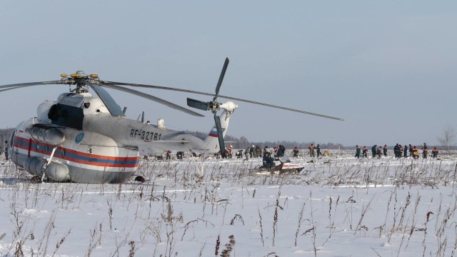 Pencarian puing Saratov Airlines. (Foto: Reuters/Tatyana Makeyeva)