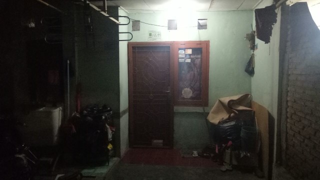 Kondisi rumah korban pembunuhan satu keluarga (Foto: Ainul Qalbi/kumparan)