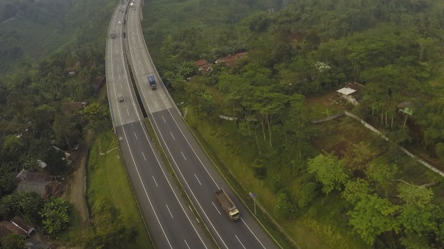 Tol Cipularang ruas Bandung Barat (Foto: ANTARA FOTO/Raisan Al Farisi)