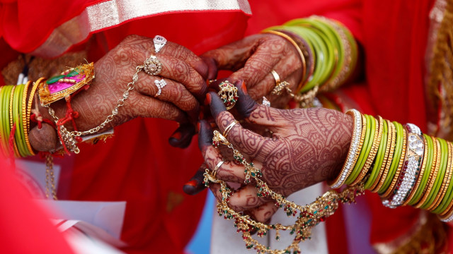 Pernikahan massal di India (Foto: REUTERS/Amit Dave)