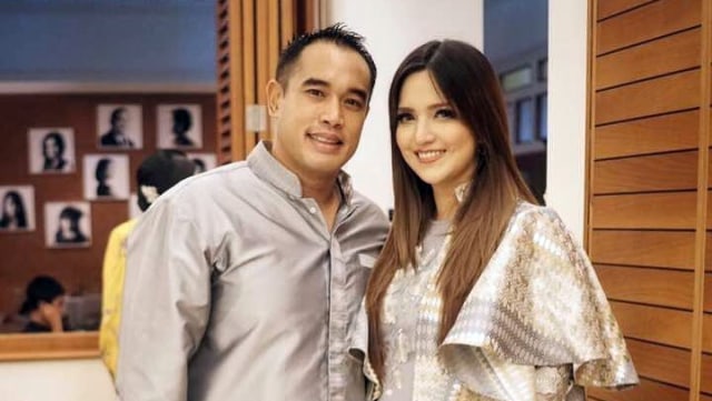 Nia Ramadhani dan Ardi Bakrie. (Foto: Instagram @ramadhaniabakrie)