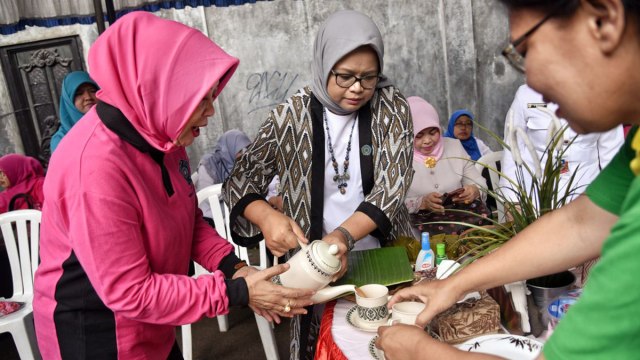 Panen Jahe PKK DKI Jakarta (Foto: Dok. Humas Feri Farhati)