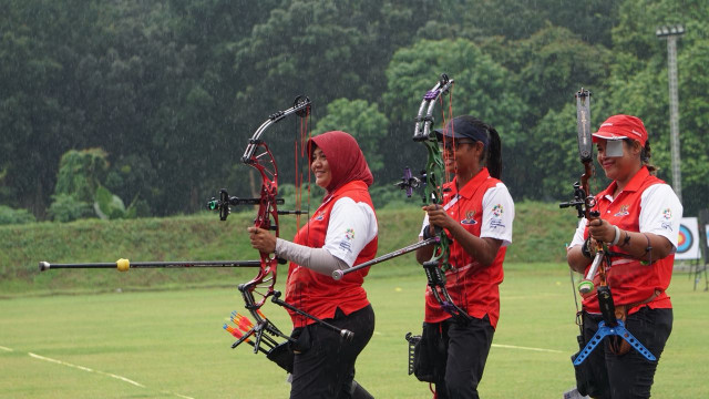 Tim panahan putri Indonesia raih medali emas. (Foto: Fanny Kusumawardhani/kumparan)