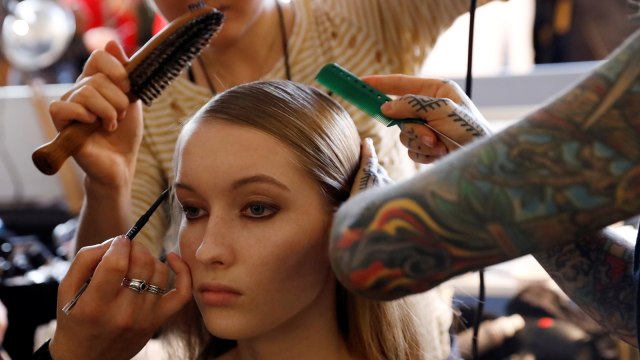 Persiapan New York Fashion Week 2018. (Foto: Reuters/Shannon Stapleton)