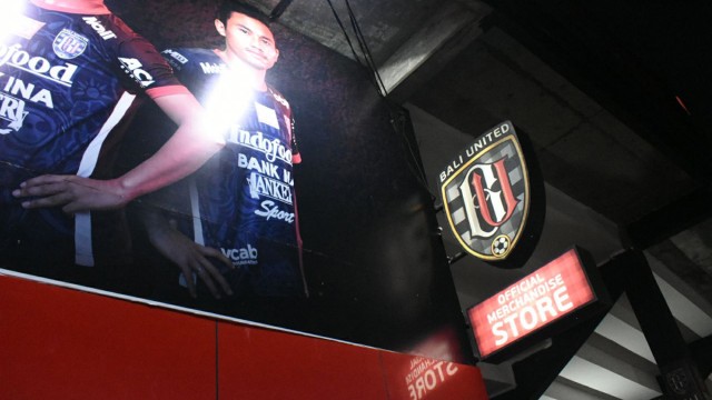 Official Merchandise Store Bali United (Foto: Alan Kusuma/kumparan)