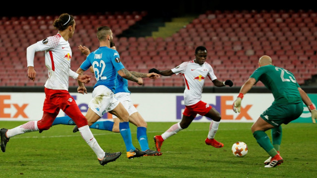Bruma mencetak gol kedua Leipzig. (Foto: Reuters/Ciro De Luca)