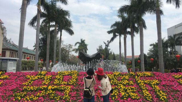 Tempat wisata di China dipercantikan khusus Imlek (Foto: Feby Dwi Sutianto/kumparan)