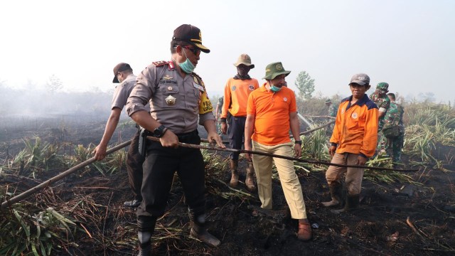 Kapolda Kalbar turun langsung tangani kebakaran (Foto: Dok. Polda Kalbar)