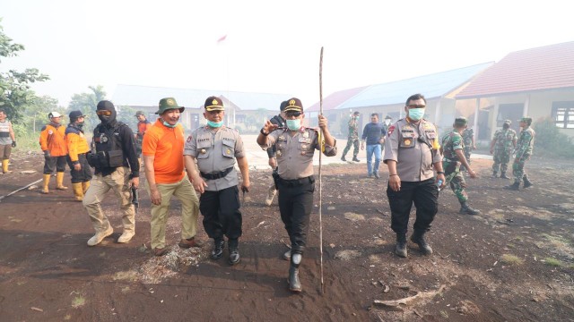 Kapolda Kalbar turun langsung tangani kebakaran (Foto: Dok. Polda Kalbar)