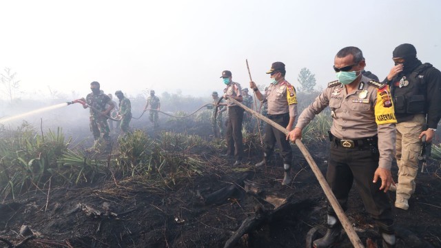 Kapolda Kalbar turun langsung tangani kebakaran (Foto: Dok. Polda Kalbar)