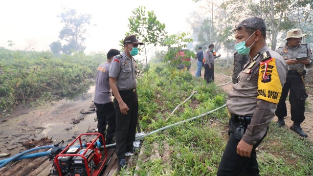 Kapolda Kalbar turun langsung tangani kebakaran (Foto: Dok. Polda Kalbar)