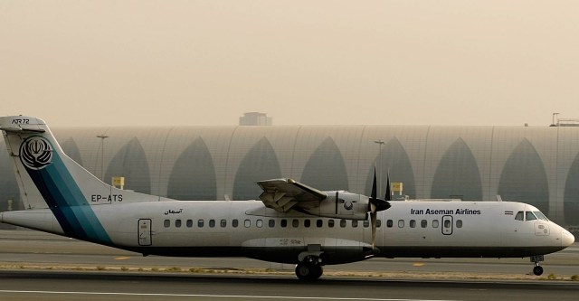 Pesawat ATR milik maskapai Aseman Airlines. (Foto: AFP/Marwan Naamani)