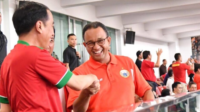 Jokowi dan Anies saat menonton Piala Presiden. (Foto: Dok. Biro Setpres)